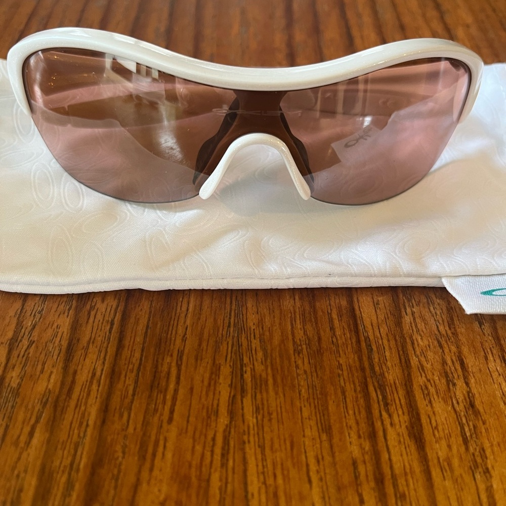 Oakley White Enduring Pace Sunglasses - Women's - Sports - Golf - Cycling - NWT - Picture 4 of 11